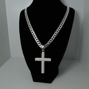 Cadena cubana con dije de cruz con piedras brillantes - plata 925
